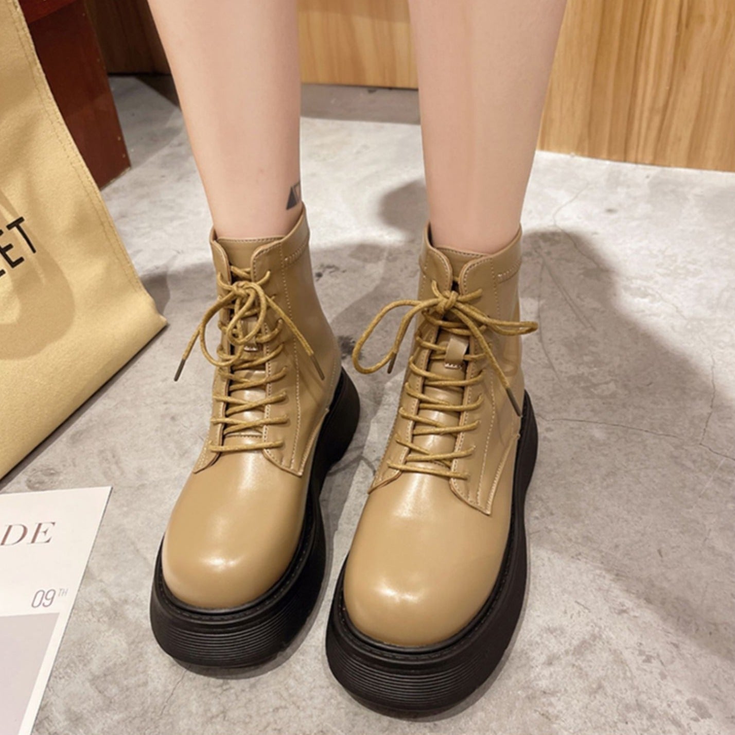 厚底レースアップブーツ♡脚長効果で大人可愛い S2564