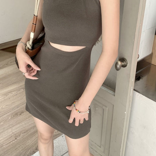 カットアウトキャミワンピース 夏に映える一枚 S1878