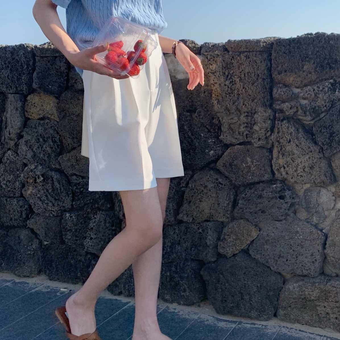 ストレートシルエットのハーフパンツ S2299