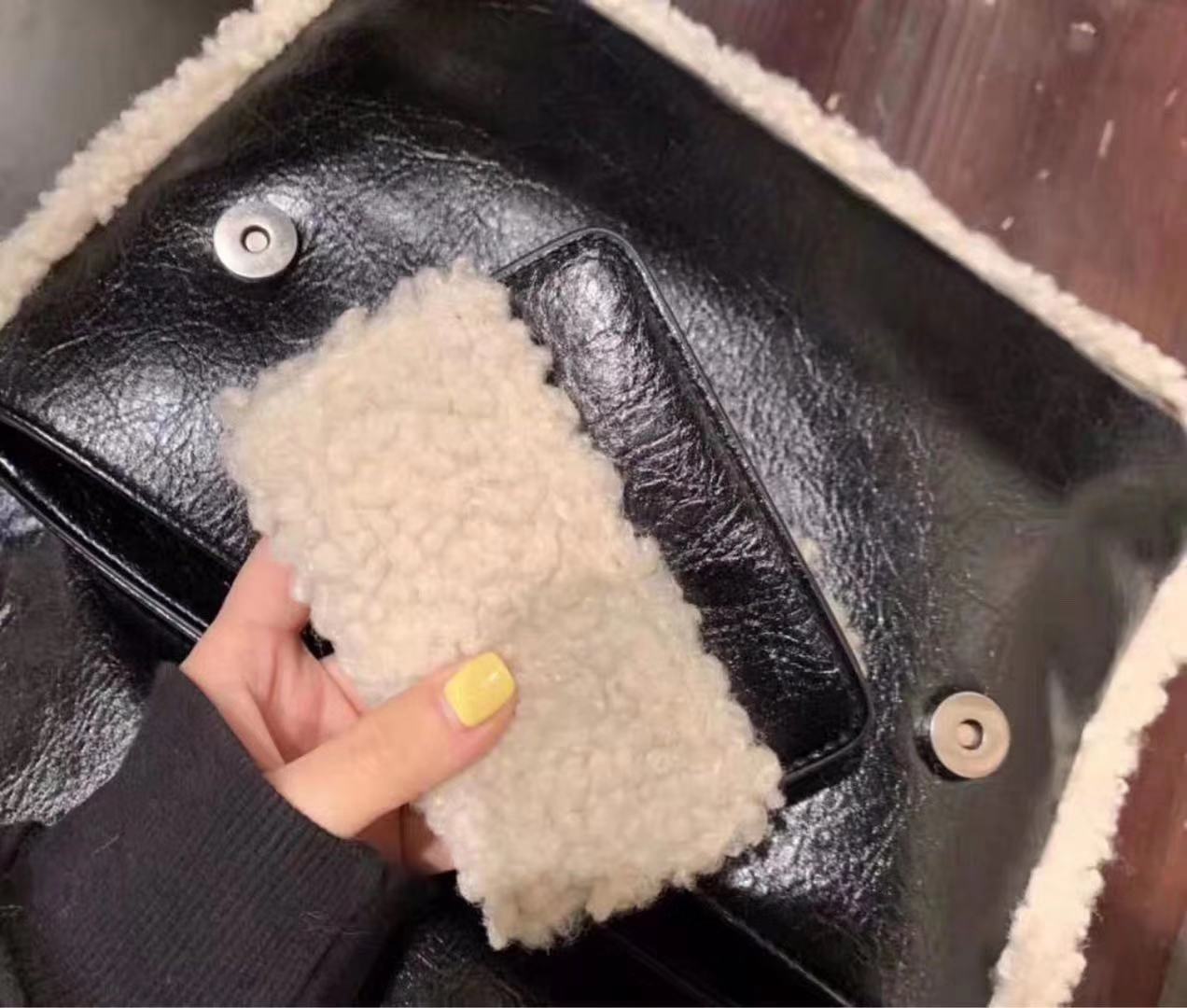 ふわふわボアのショルダーバッグ♡秋冬の定番アイテム S1022