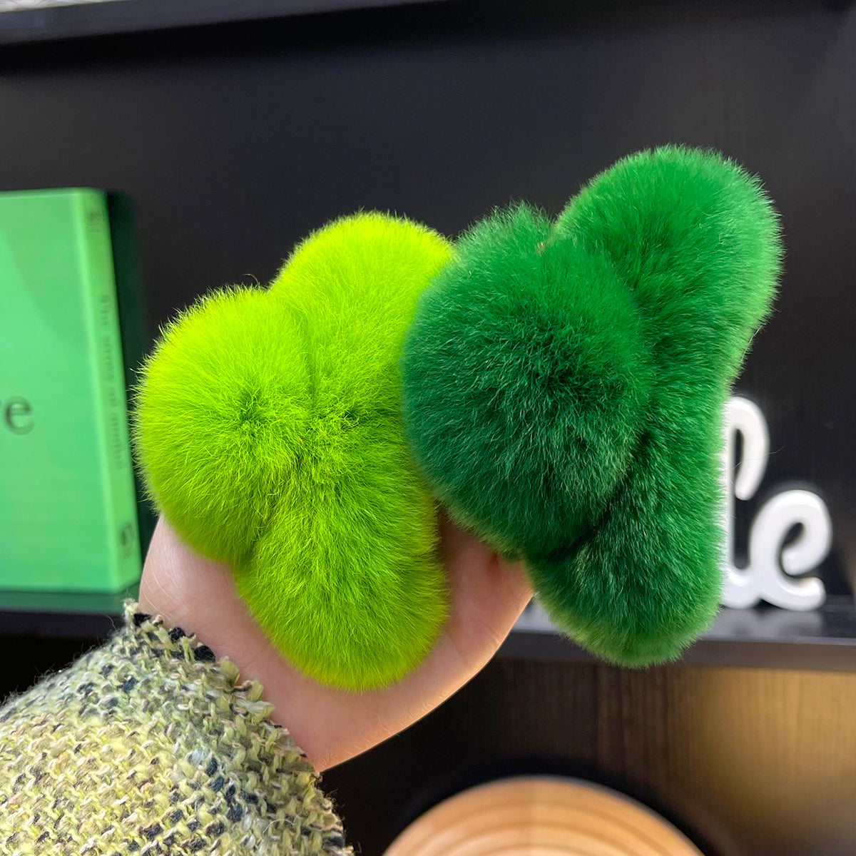 ふわふわリアルファーグリーンヘアクリップ♡冬コーデにぴったり S1126
