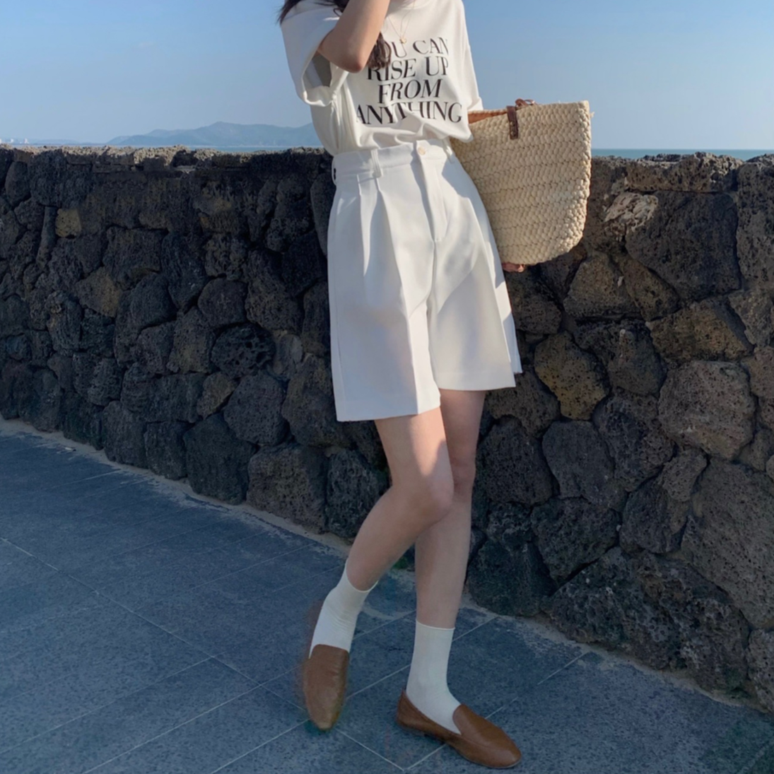 ストレートシルエットのハーフパンツ S2299