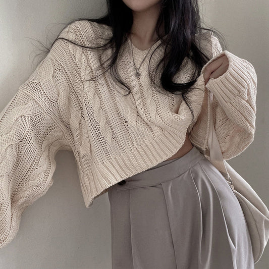 Vネックケーブルニット ショート丈でトレンドコーデ S1279