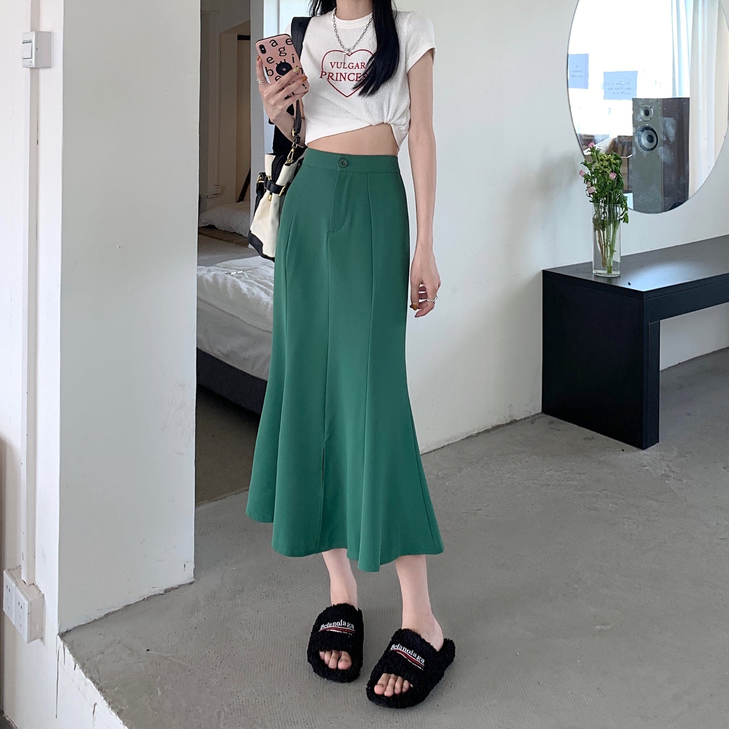 シンプルマーメイドスカートで大人可愛いスタイル S2347