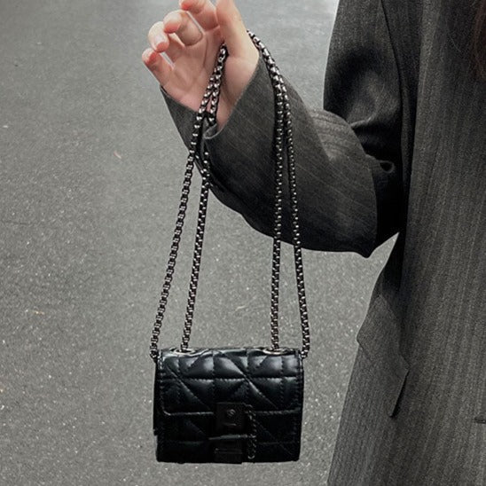 ブラックチェーンミニバッグ♡ミニウォレット風で大人可愛い S2208
