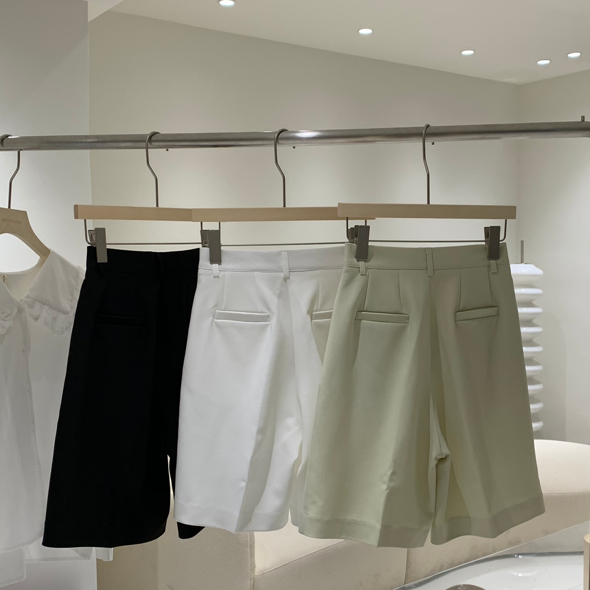 ストレートシルエットのハーフパンツ S2299