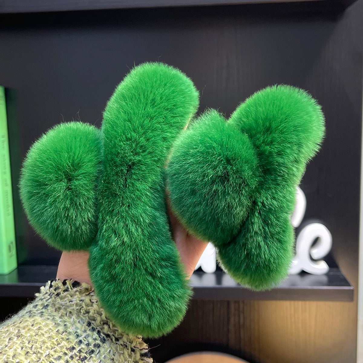 ふわふわリアルファーグリーンヘアクリップ♡冬コーデにぴったり S1126