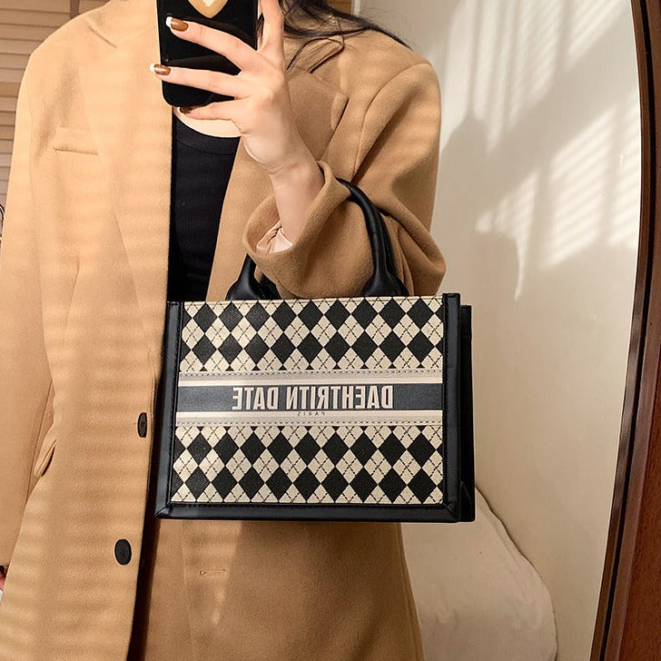 刺繍が可愛いトートバッグ S2136