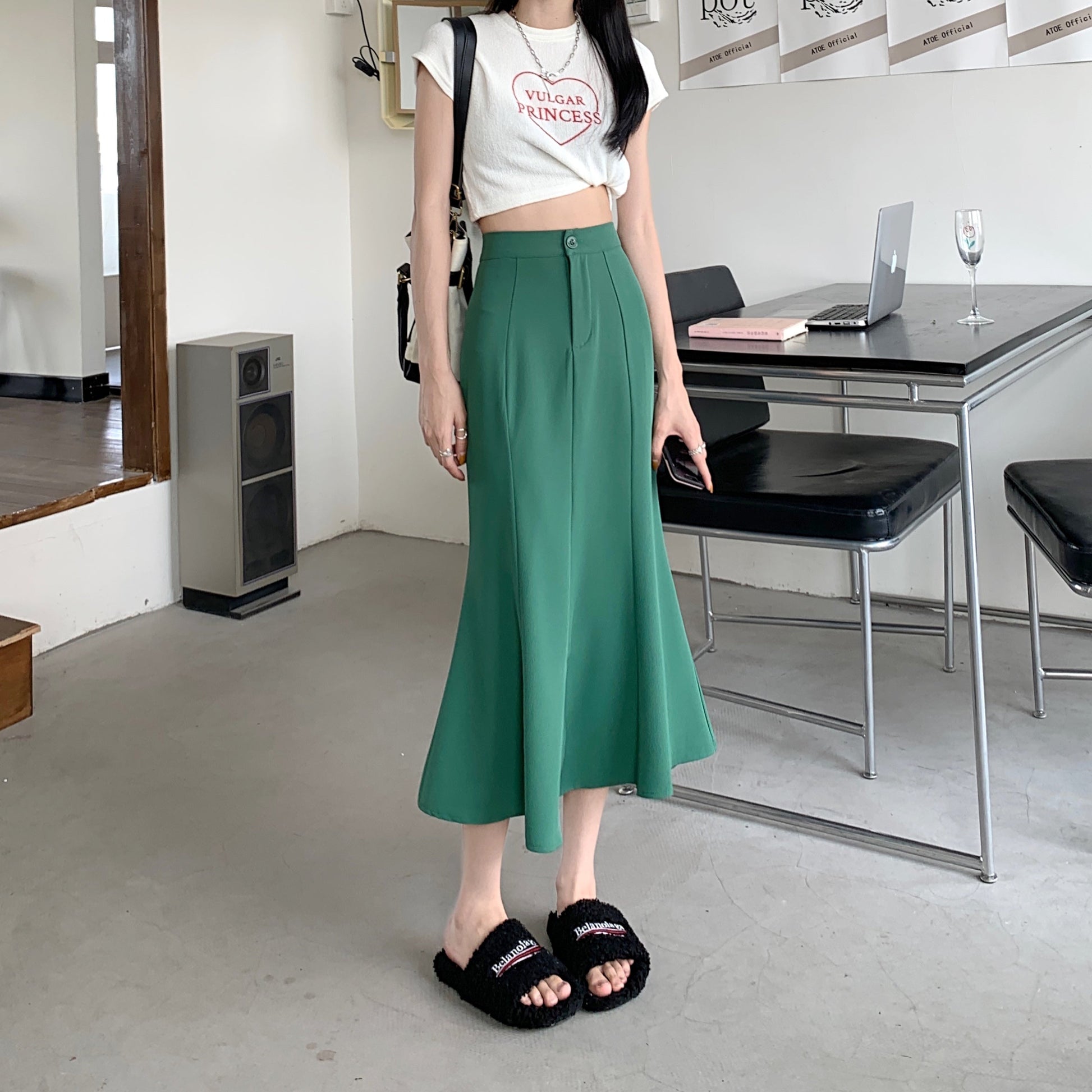 シンプルマーメイドスカートで大人可愛いスタイル S2347